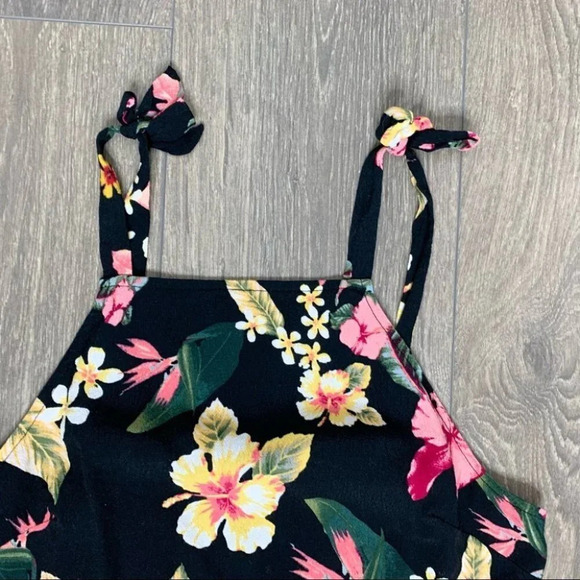 Forever 21 Floral Print Top Blouse Tie Shoulder Strap Cropped Black Size Medium - Picture 6 of 16